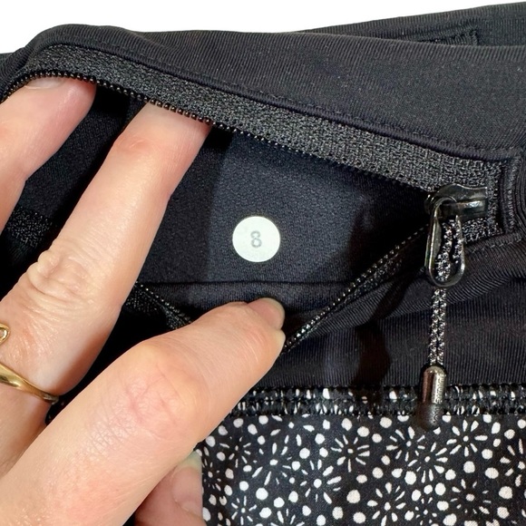 Lululemon Speed Short 4-way Stretch 2.5" Freckle Flower Black White/Black W7A19S - Picture 9 of 13